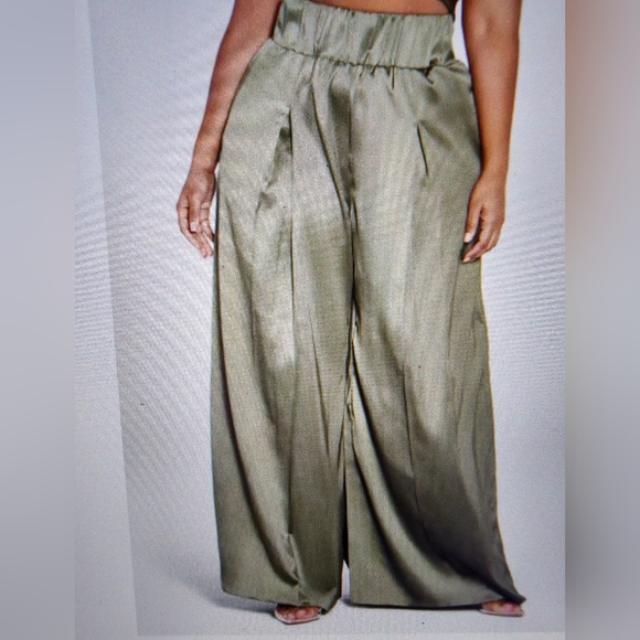 Clothes - Picture 3 of 4